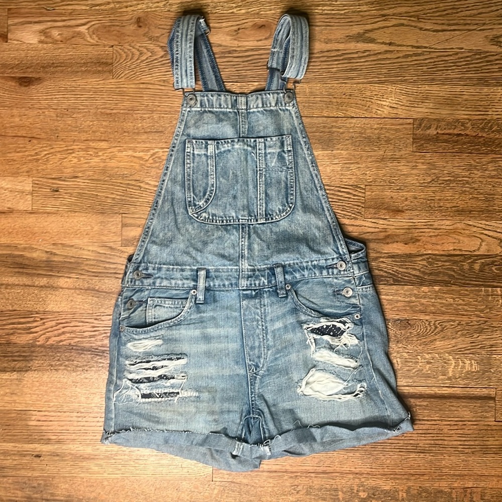 American Eagle Tomgirl short overalls distressed size small